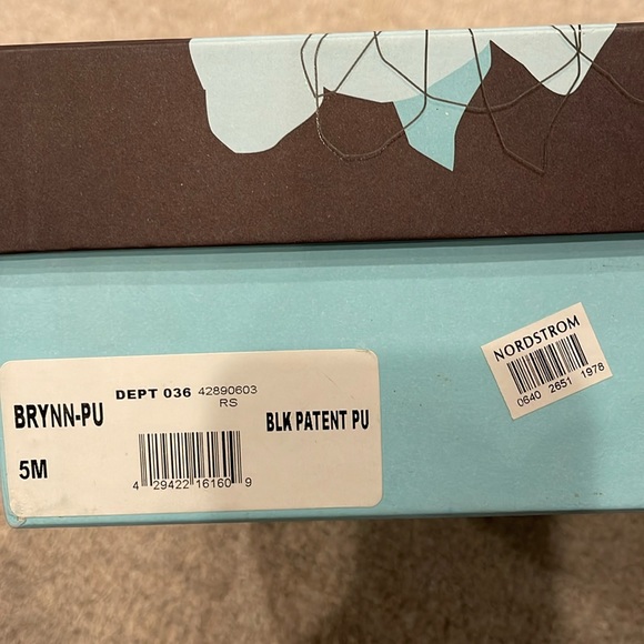 Women’s size 5 black patent leather ankle boots.  Side zipper.  Never worn. - Picture 9 of 9